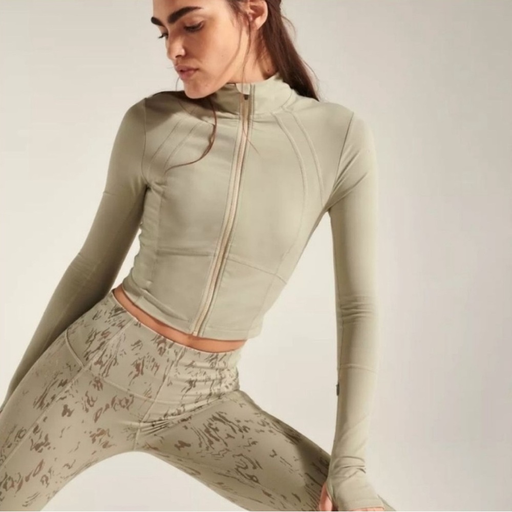 [EUC] Sweaty Betty Jacket - The Halle Berry Re-Spin Edit